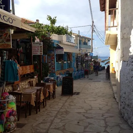 康斯坦蒂娜旅馆 Áyios Nikítas