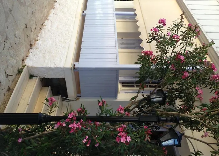 康斯坦蒂娜旅馆 * Áyios Nikítas